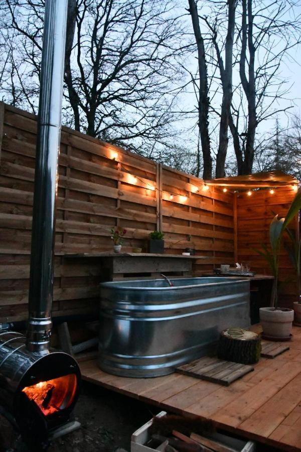 Cabane Bivouac Avec Echelle A L'Ombre Des Chenes Idrac-Respailles 外观 照片